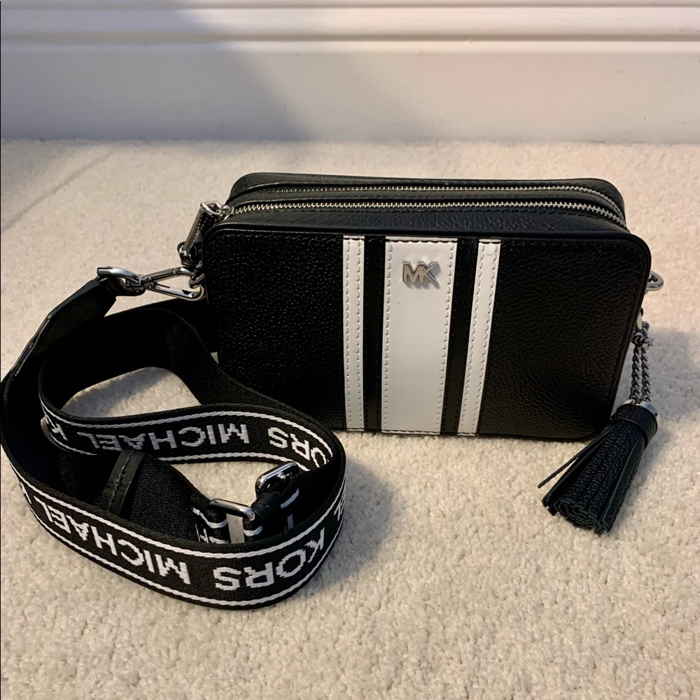 MICHAEL KORS CAMERA CROSSBODY BAG.  Authentic brand new.